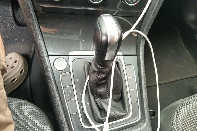 Volkswagen Golf 2020 car image #16