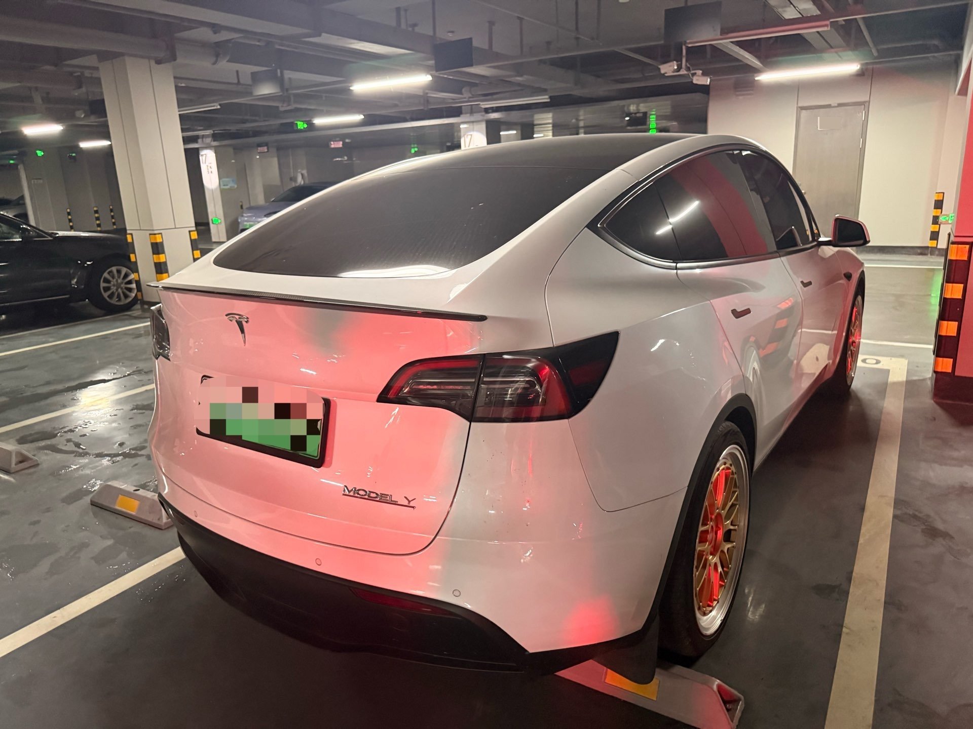 Tesla Model Y 2022 immagine di auto #8