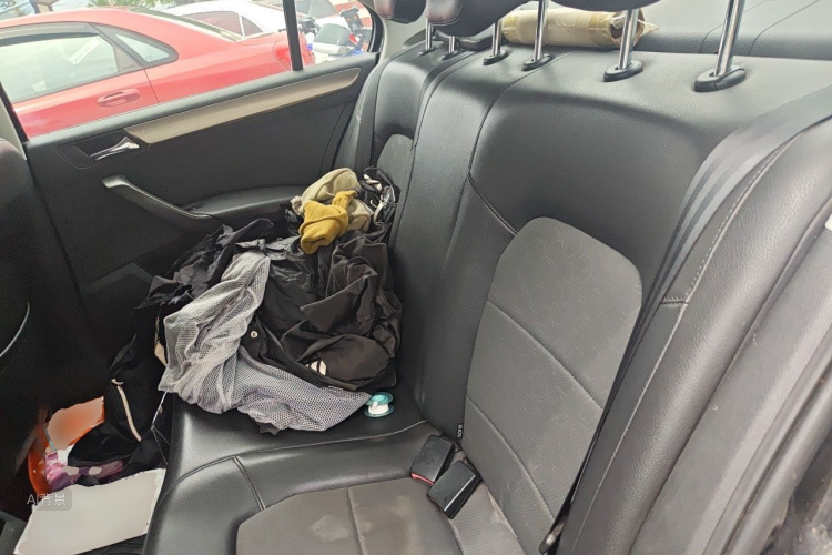 Volkswagen Santana 2015 car image #19
