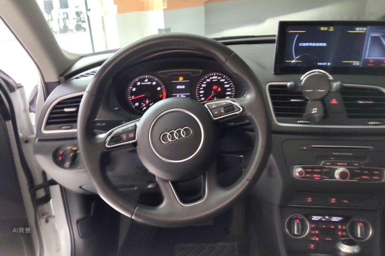 Audi Q3 2019 car image #12