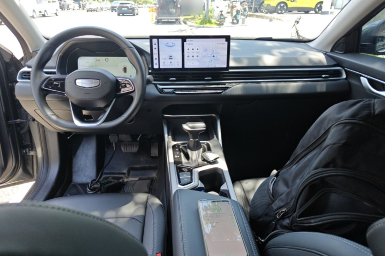 GEELY Emgrand 2025 car image #11