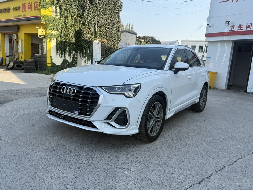 Audi Q3 2022 car image 