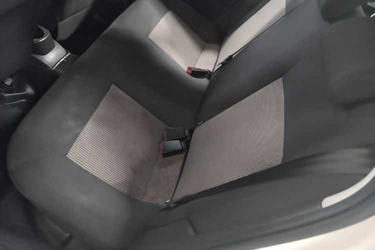 Volkswagen Polo 2017 car image #17