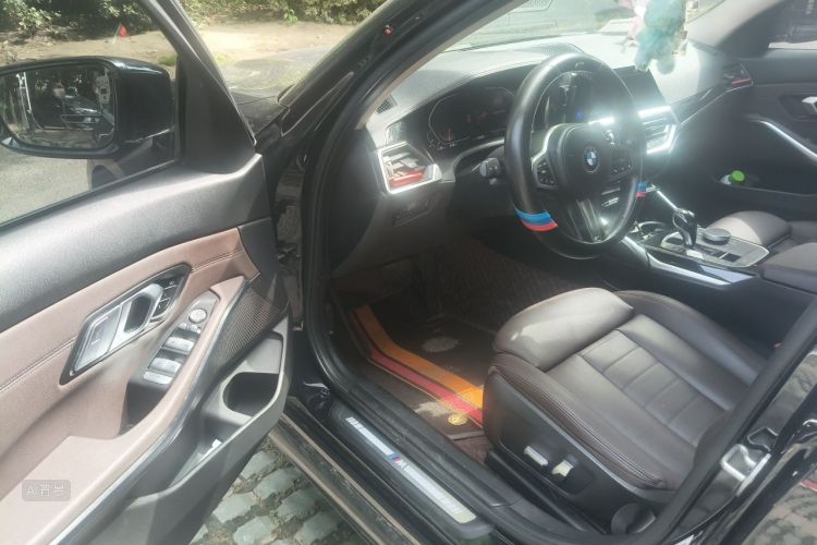 BMW 3 Series 2021 car image #18
