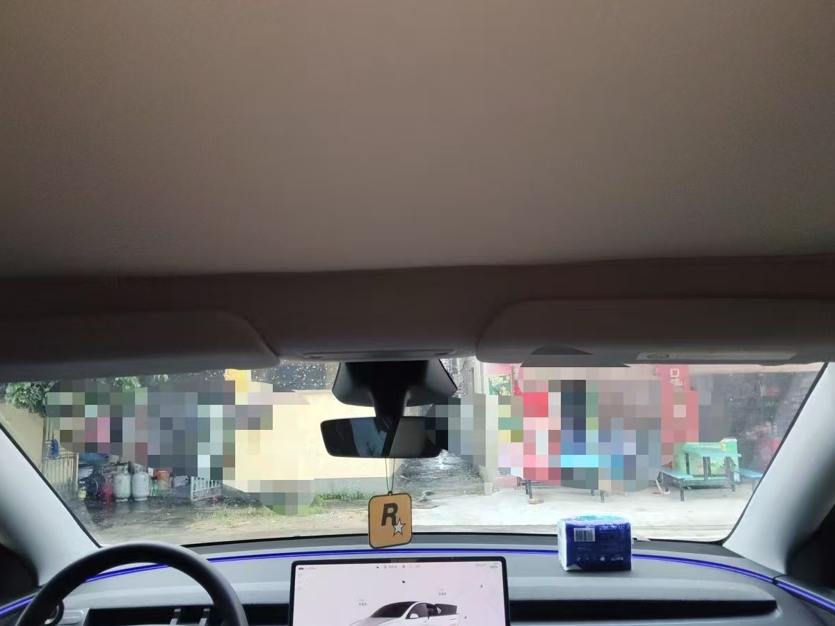 Tesla Model Y 2025 immagine di auto #5