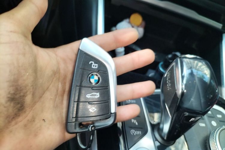 BMW 3 Series 2020 car image #11