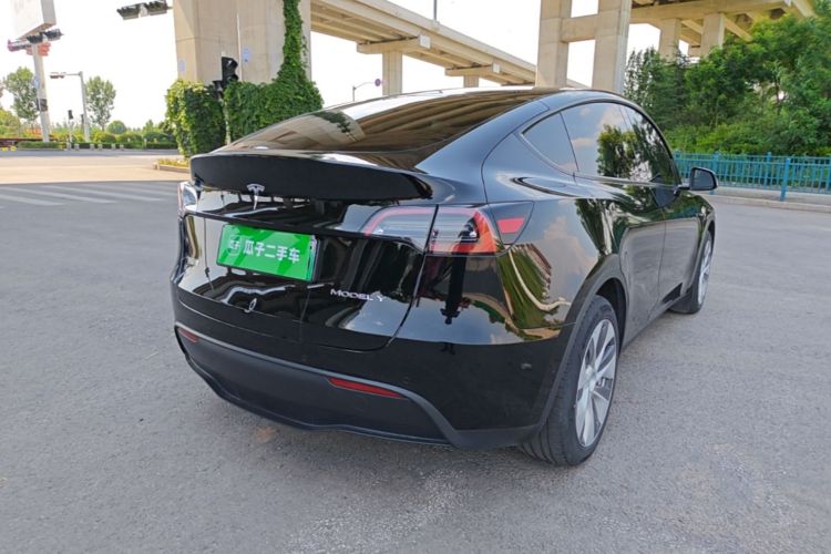 Tesla Model Y 2023 immagine di auto #5