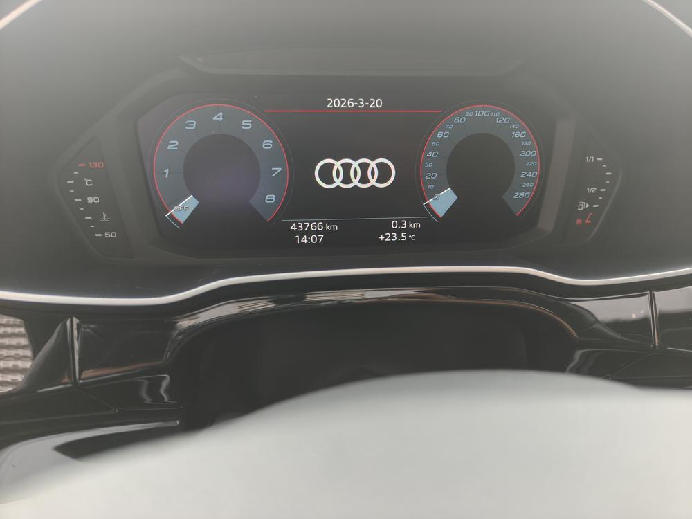 Audi Q3 2023 car image #12