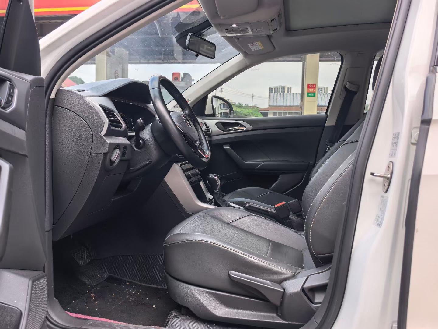Volkswagen T-Cross 2021 immagine di auto #3