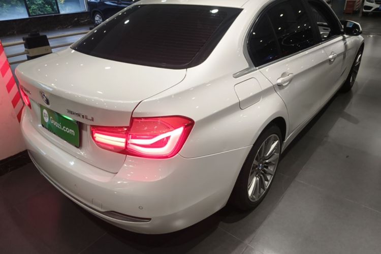 BMW 3 Series 2019 car image #5