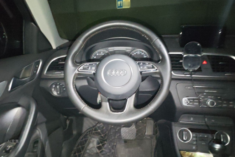 Audi Q3 2018 car image #12