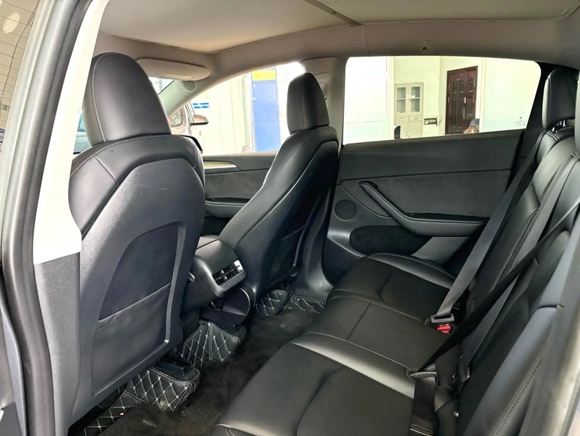 Tesla Model Y 2022 #4 Tesla Model Y 2022 car image #4