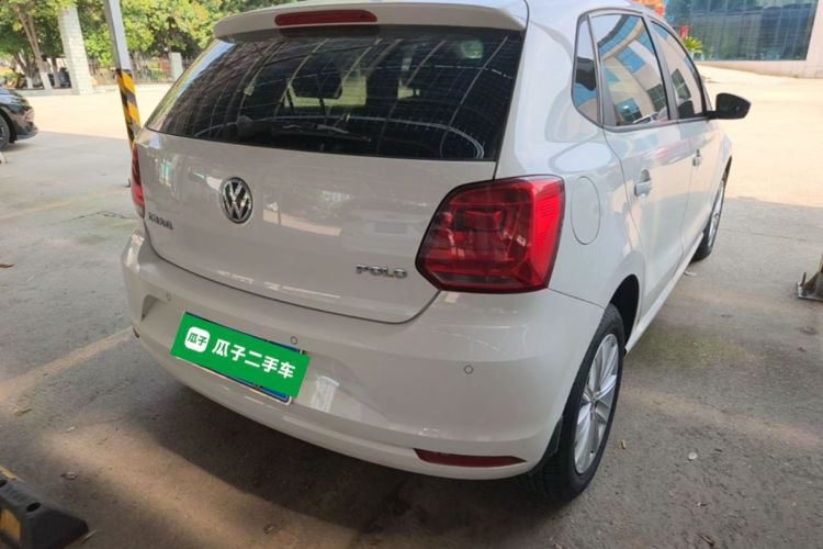 Volkswagen Polo 2015 car image #7