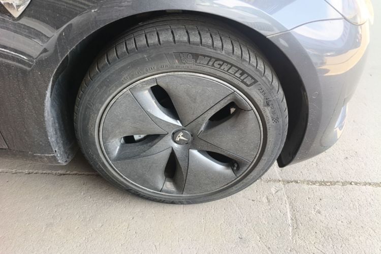 Tesla Model 3 2020 car image #9