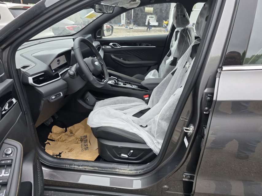 GEELY Coolray 2026 imagen de coche #6