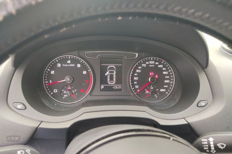 Audi Q3 2019 car image #13