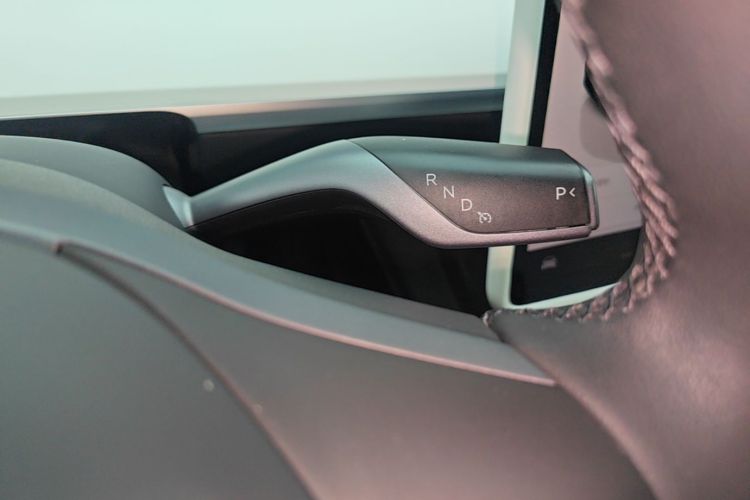 Tesla Model Y 2023 car image #14