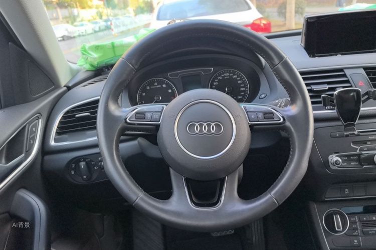 Audi Q3 2019 car image #12
