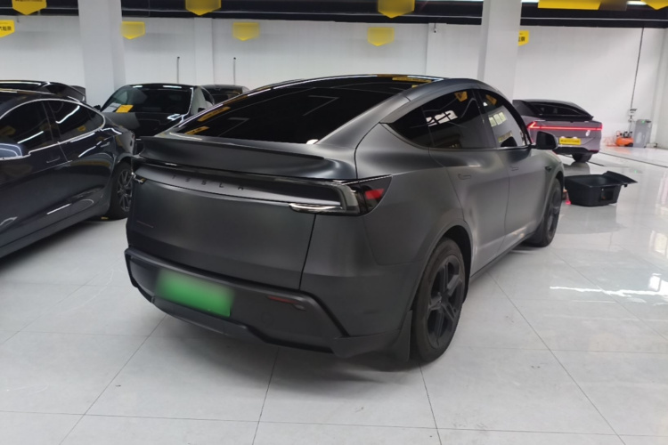 Tesla Model Y 2025 #5 Tesla Model Y 2025 car image #5
