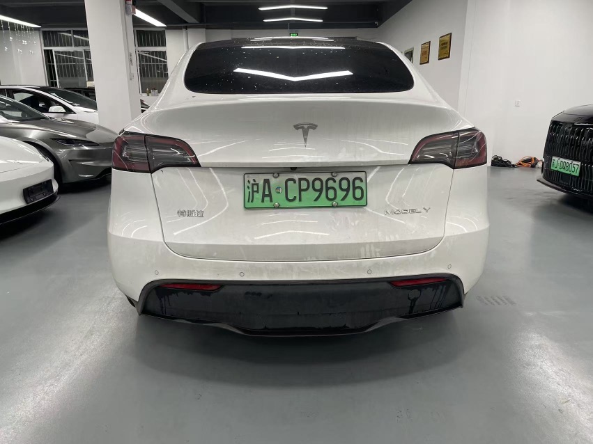 Tesla Model Y 2023 car image #8