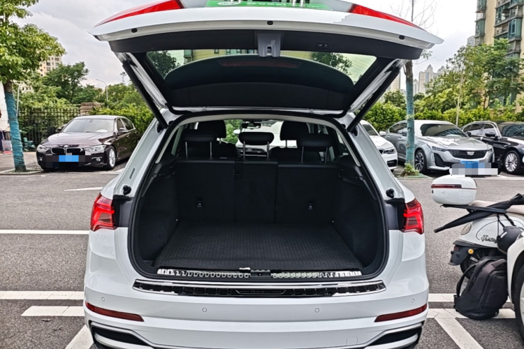 Audi Q3 2020 car image #19