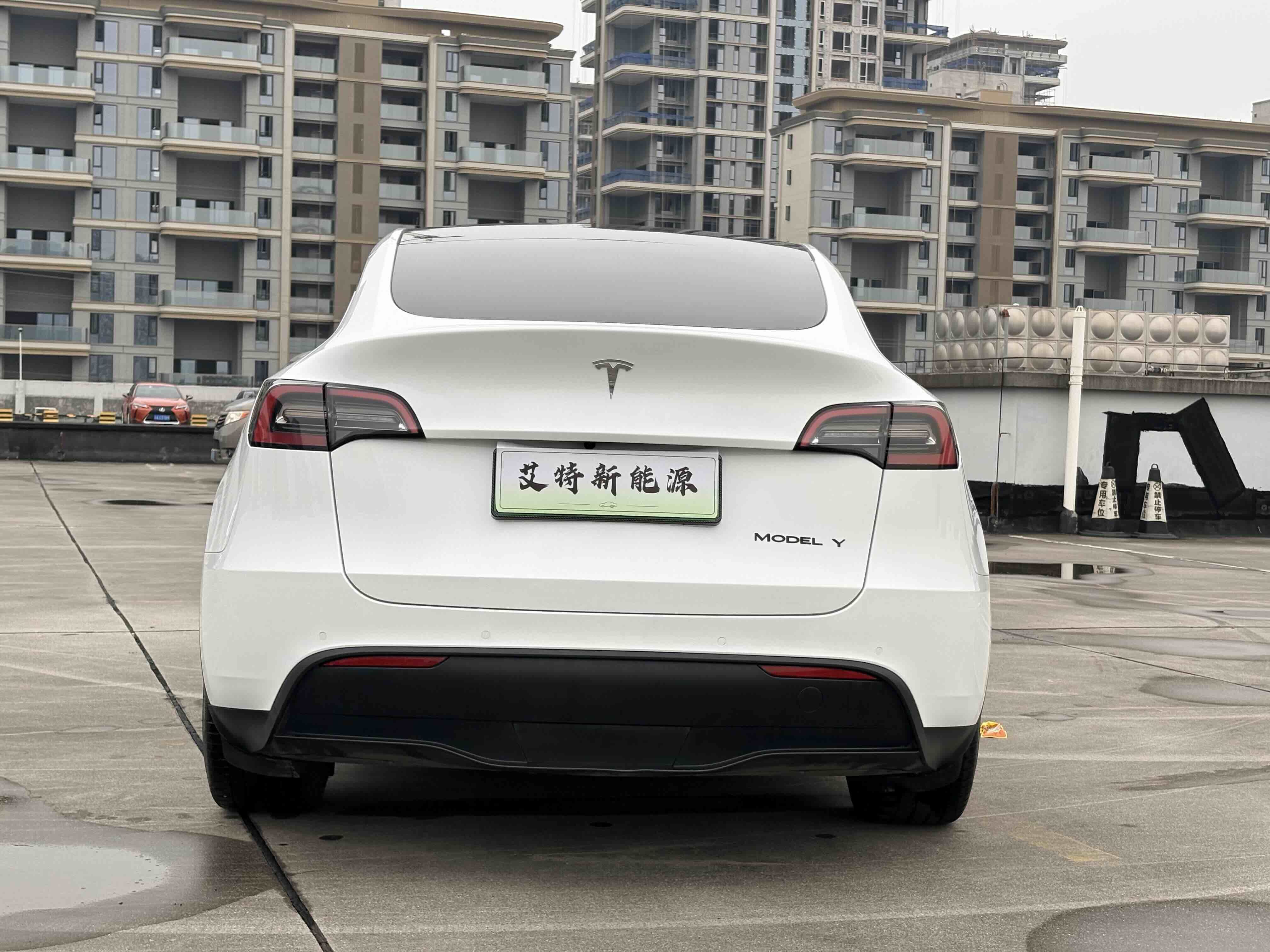 Tesla Model Y 2023 изображение автомобиля #5