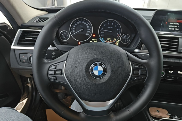 BMW 3 Series 2018 car image #15
