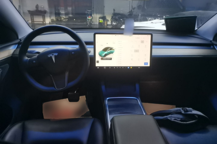 Tesla Model Y 2022 car image #11