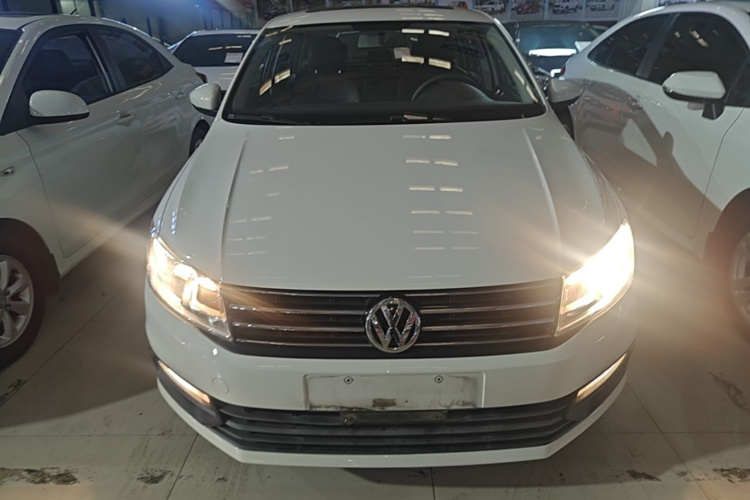 Volkswagen Santana 2015 car image #3