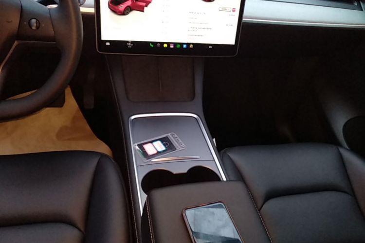 Tesla Model Y 2024 #14 Tesla Model Y 2024 car image #14