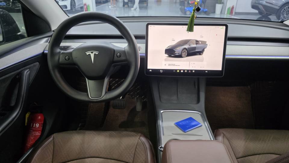 Tesla Model Y 2024 #7 Tesla Model Y 2024 car image #7