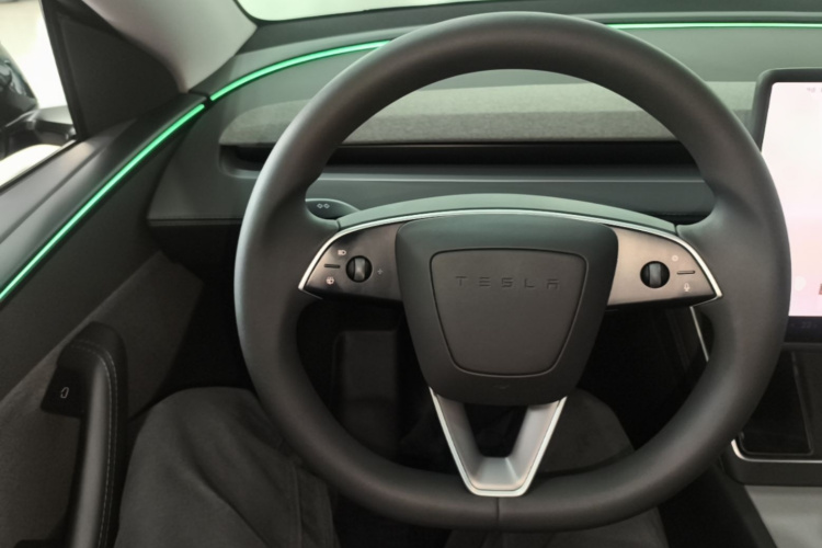 Tesla Model Y 2025 #11 Tesla Model Y 2025 car image #11