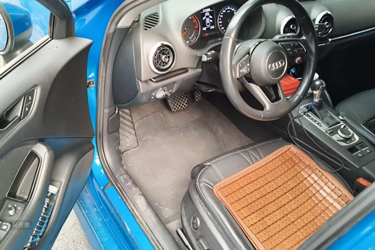 Audi A3 2018 car image #18