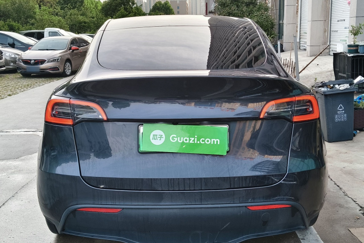 Tesla Model Y 2024 #4 Tesla Model Y 2024 immagine di auto #4