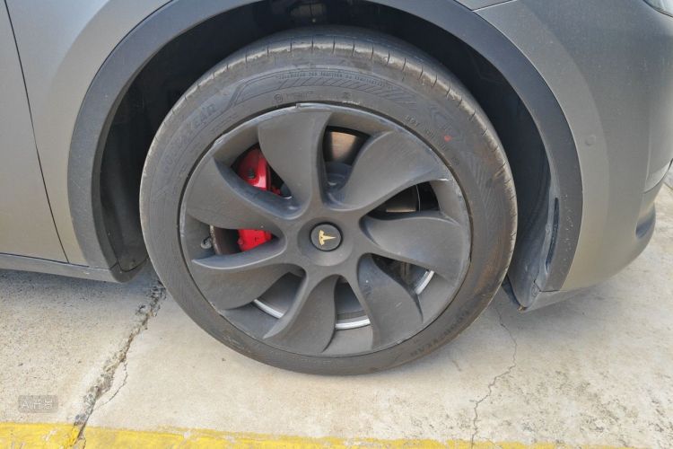 Tesla Model Y 2022 car image #9