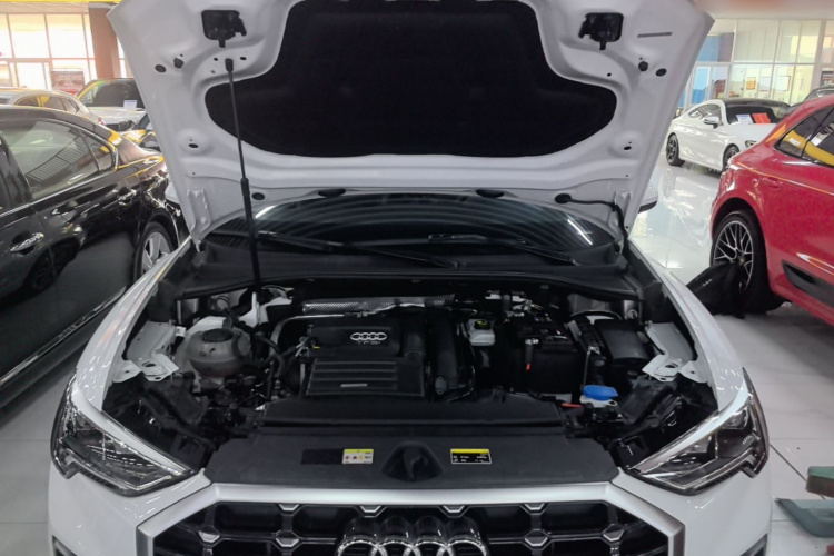 Audi Q3 2021 car image #19