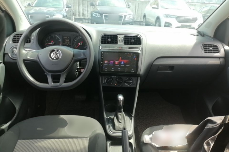 Volkswagen Polo 2017 car image #10