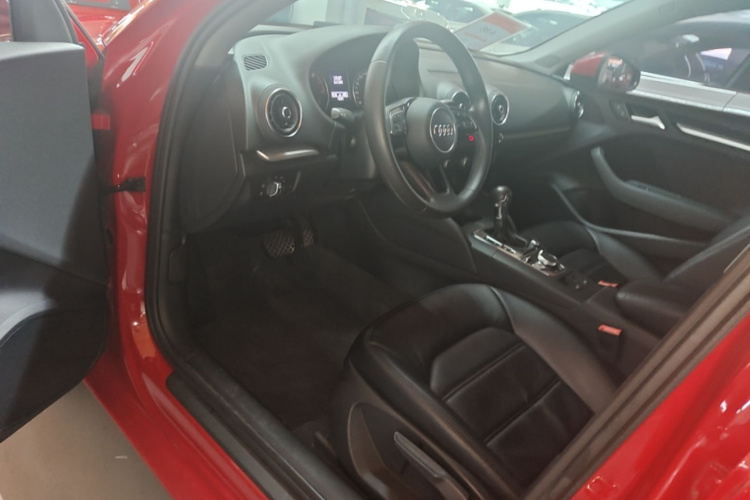 Audi A3 2018 car image #16