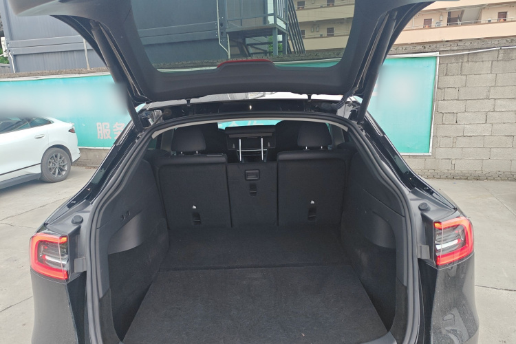 Tesla Model Y 2023 #19 Tesla Model Y 2023 car image #19