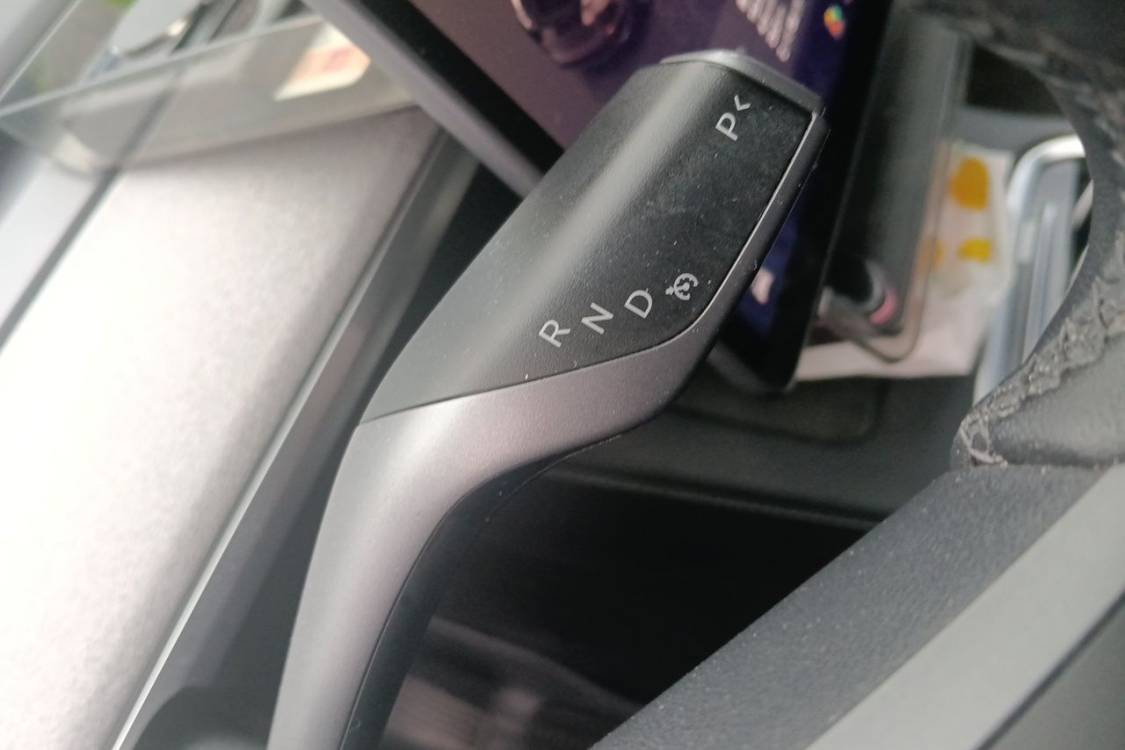 Tesla Model Y 2024 immagine di auto #27