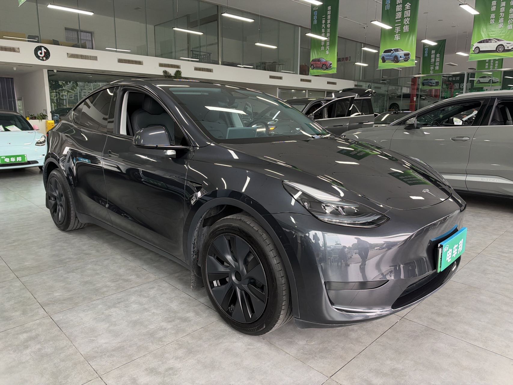 Tesla Model Y 2024 car image #3