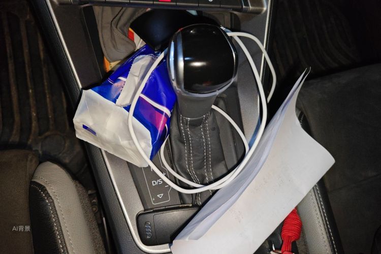 Audi Q3 2021 car image #16