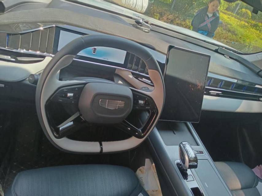 GEELY Boyue L 2024 immagine di auto #2