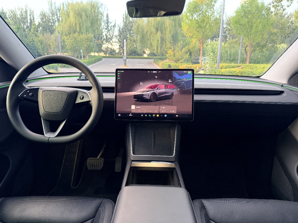 Tesla Model Y 2025 #8 Tesla Model Y 2025 car image #8