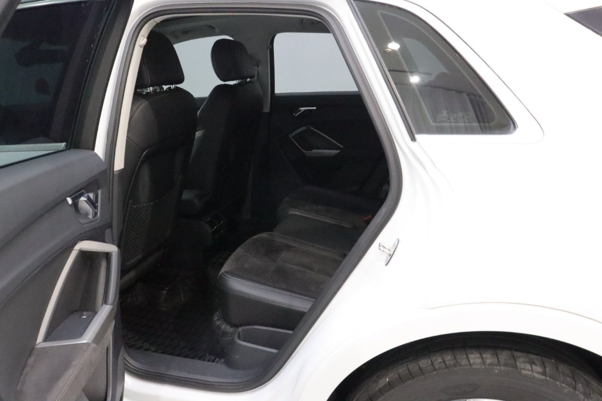 Audi Q3 2021 car image #7