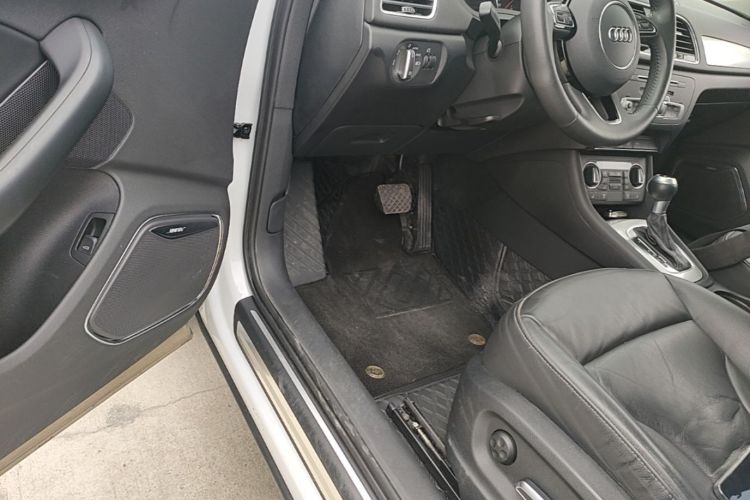Audi Q3 2019 #16 Audi Q3 2019 car image #16