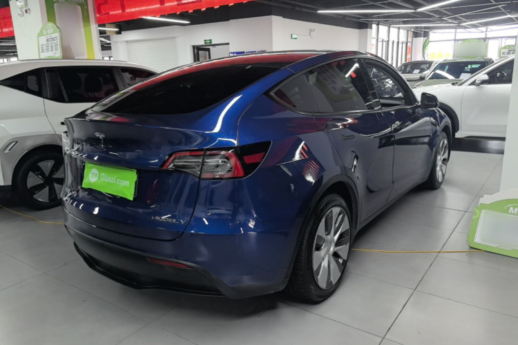 Tesla Model Y 2021 immagine di auto #7