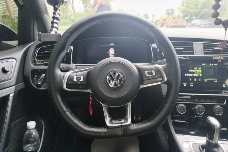 Volkswagen Golf 2020 car image #11