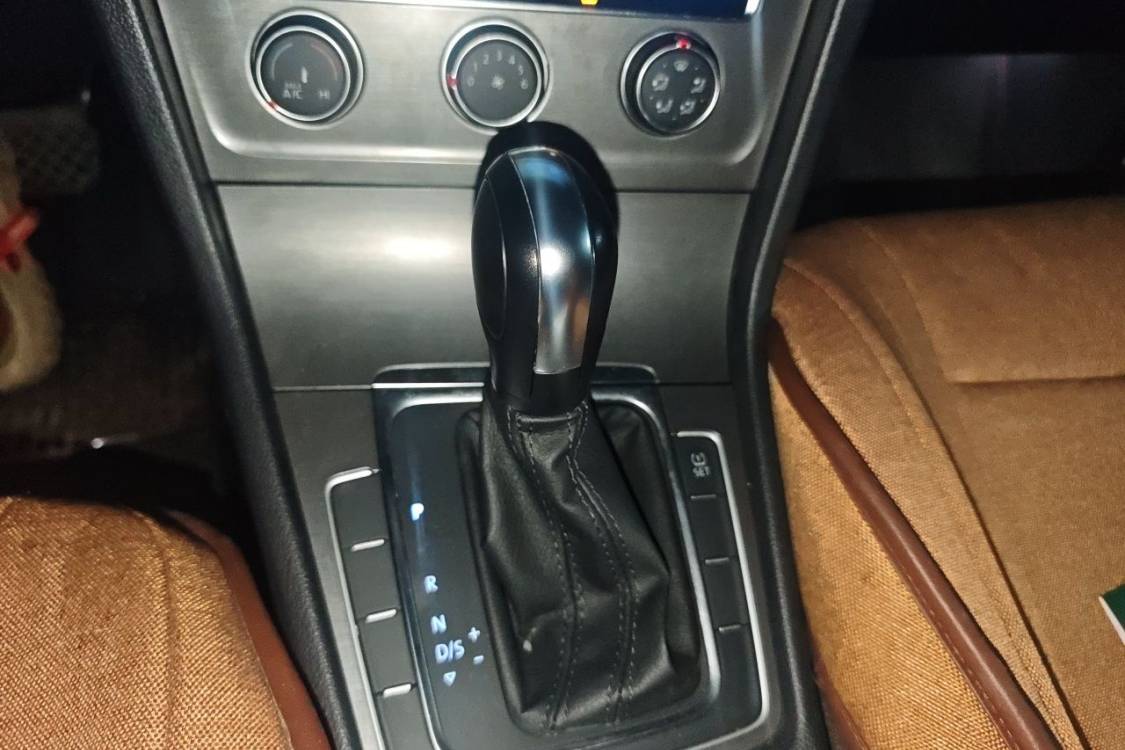 Volkswagen Golf 2015 car image #27
