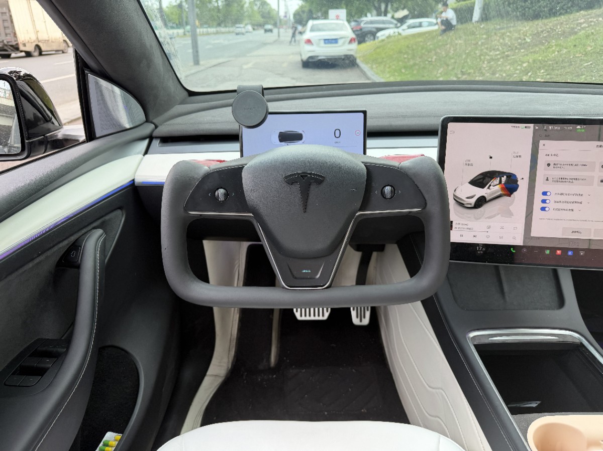 Tesla Model Y 2023 #4 Tesla Model Y 2023 car image #4